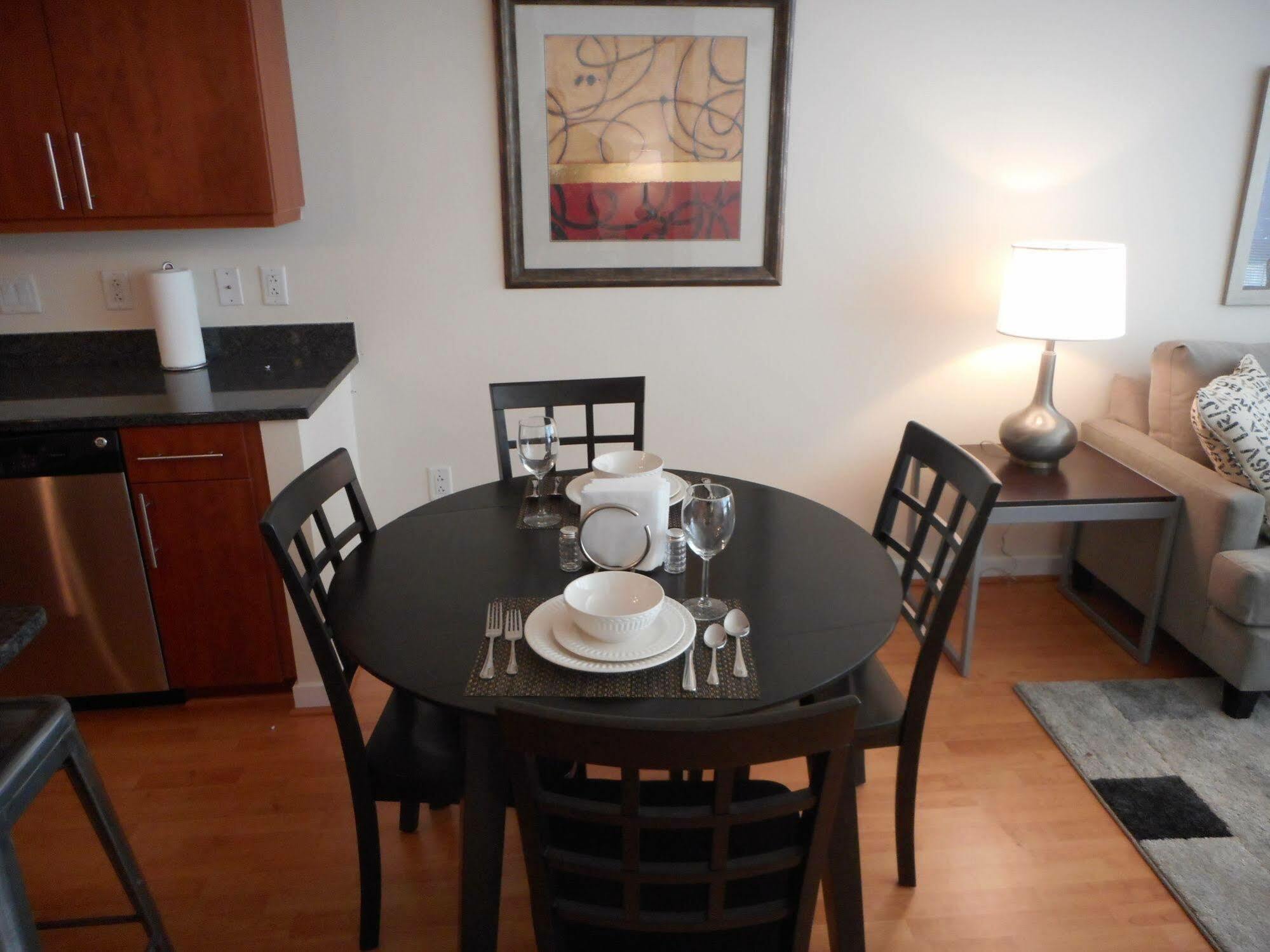 Weichert Suites At Wisconsin Place Chevy Chase Esterno foto
