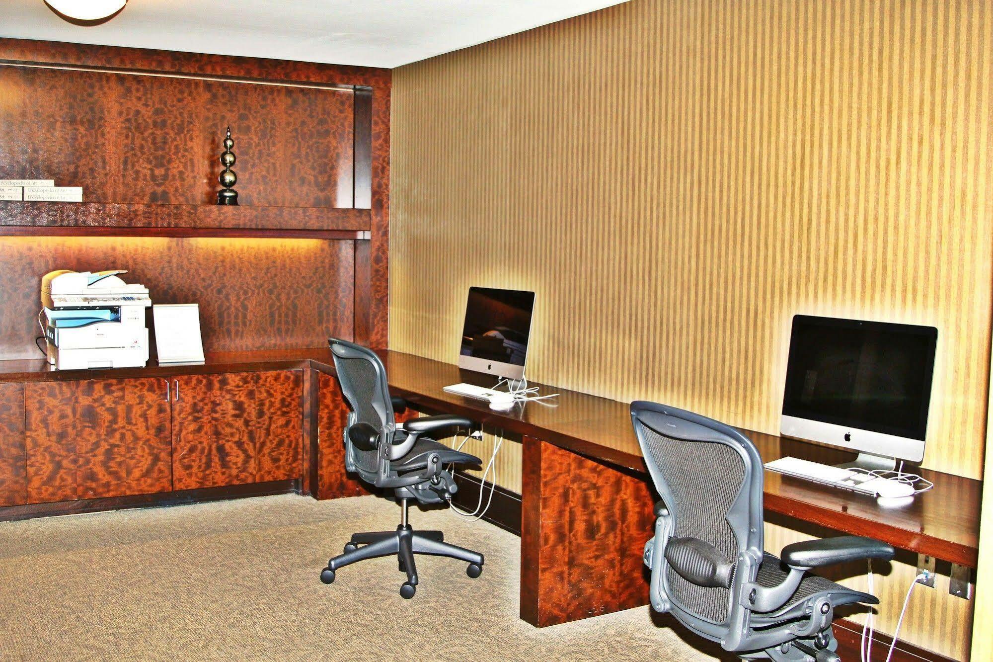 Weichert Suites At Wisconsin Place Chevy Chase Esterno foto